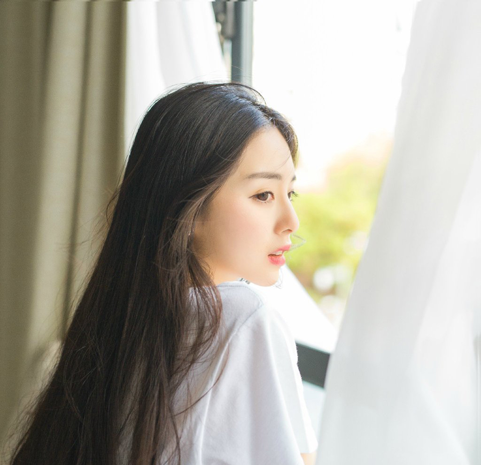 曹操苦笑着点点头，从现场传来的消息，显然不是大规模动兵，而这天底下，有这个能力神不知鬼不觉的靠着小股人马屠杀一百名虎卫外加四百曹刘联军的，恐怕也只有吕布手下，才能出现这样的精锐。